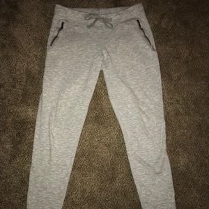 Reebok Women’s Gray Jogger Pants (M)